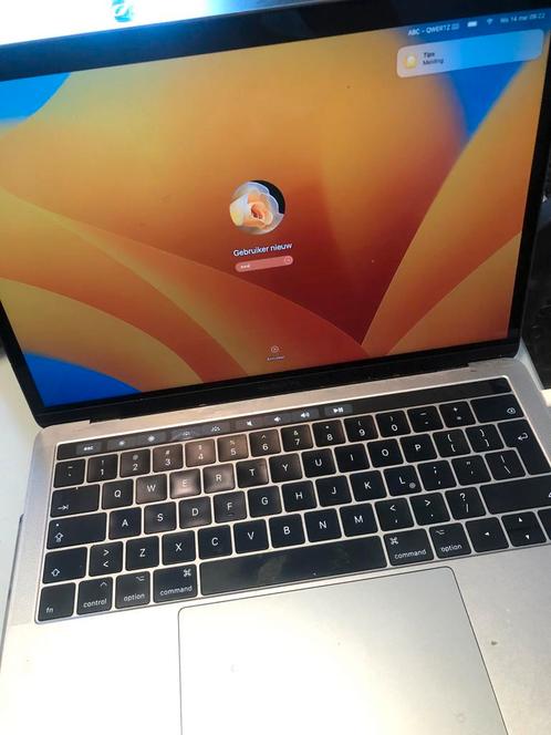 Macbook pro met touchbar 13 inch 2017-!! WEG=WEG, Computers en Software, Chromebooks, Zo goed als nieuw, Ophalen