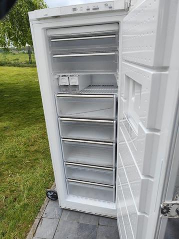 Siemens diepvries no frost, Elektronische apparatuur, Vriezers en Diepvrieskisten, 160 cm of meer, Zo goed als nieuw, Ophalen