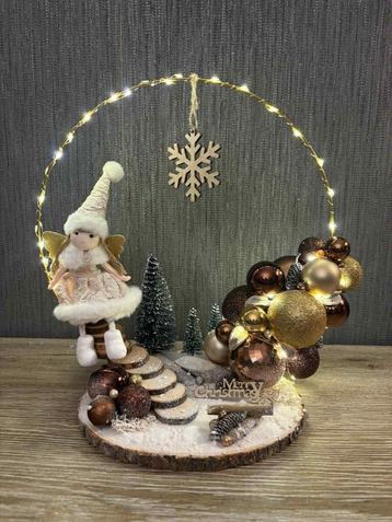 Nieuw kerststuk goud bruin met kerstengel  beschikbaar voor biedingen