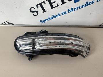 Knipperlicht spiegel rechts van een Mercedes SLK beschikbaar voor biedingen