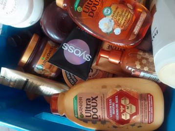 A vendre  tres beau lots  de champoings  et soins  cheveux  beschikbaar voor biedingen