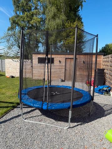 Trampoline zo goed als nieuw beschikbaar voor biedingen