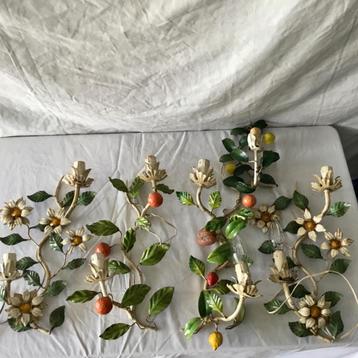 Set van 5 antieke wandkandelaars met fruit en bloemen, compl beschikbaar voor biedingen