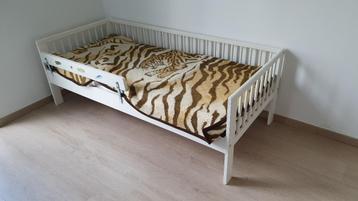 Kinderbed IKEA 70x160 + lattenbodem + zijsteun beschikbaar voor biedingen