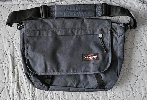 Sac Eastpak à bandoulière, Bijoux, Sacs & Beauté, Sacs | Cartables, Comme neuf, Enlèvement ou Envoi