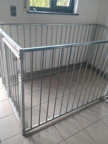 Groot hondenhok als nieuw! beschikbaar voor biedingen