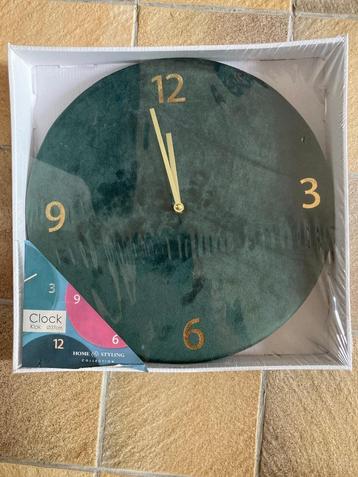 Wandklok beschikbaar voor biedingen