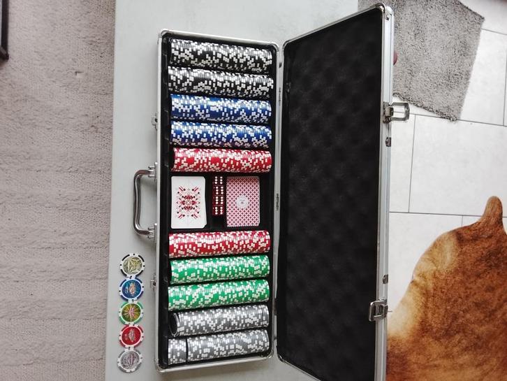 Poker spel, Hobby en Vrije tijd, Gezelschapsspellen | Kaartspellen, Gebruikt, Vijf spelers of meer, Ophalen