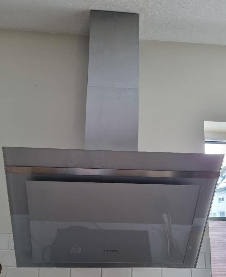 Extracteur mural Siemens LC87KHM10, Electroménager, Hottes, Utilisé, Autoportant, 600 à 800 m³/h, Recyclage, Enlèvement