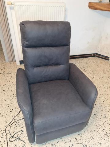 Fauteuil relax releveur et coucheur alcantara  beschikbaar voor biedingen