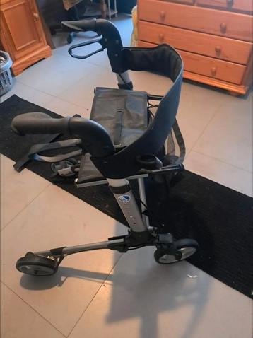 2-in-1 rollator voorzien van een chopingbag beschikbaar voor biedingen