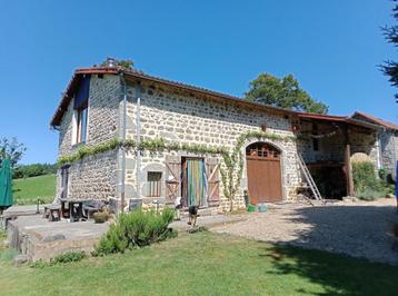 Prachtig woonhuis met stal en gite op 2.3Ha in de Auvergne beschikbaar voor biedingen