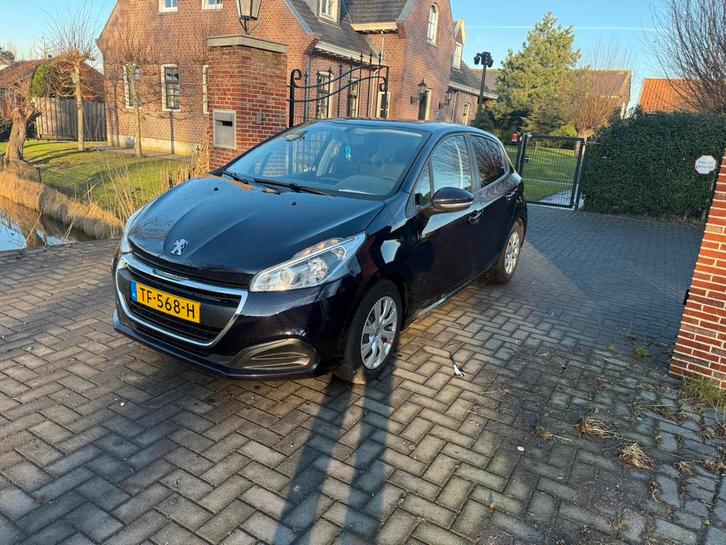 Peugoet 208 1.2 Automaat 61921 Km, Auto's, Peugeot, Particulier, ABS, Airbags, Airconditioning, Alarm, Apple Carplay, Bluetooth