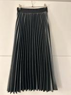 Only zwarte midi plooirok, Zwart, Zo goed als nieuw, Knielengte, Maat 34 (XS) of kleiner