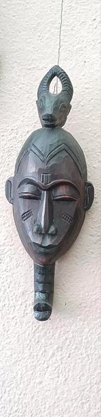 Afrikaans masker, Ophalen