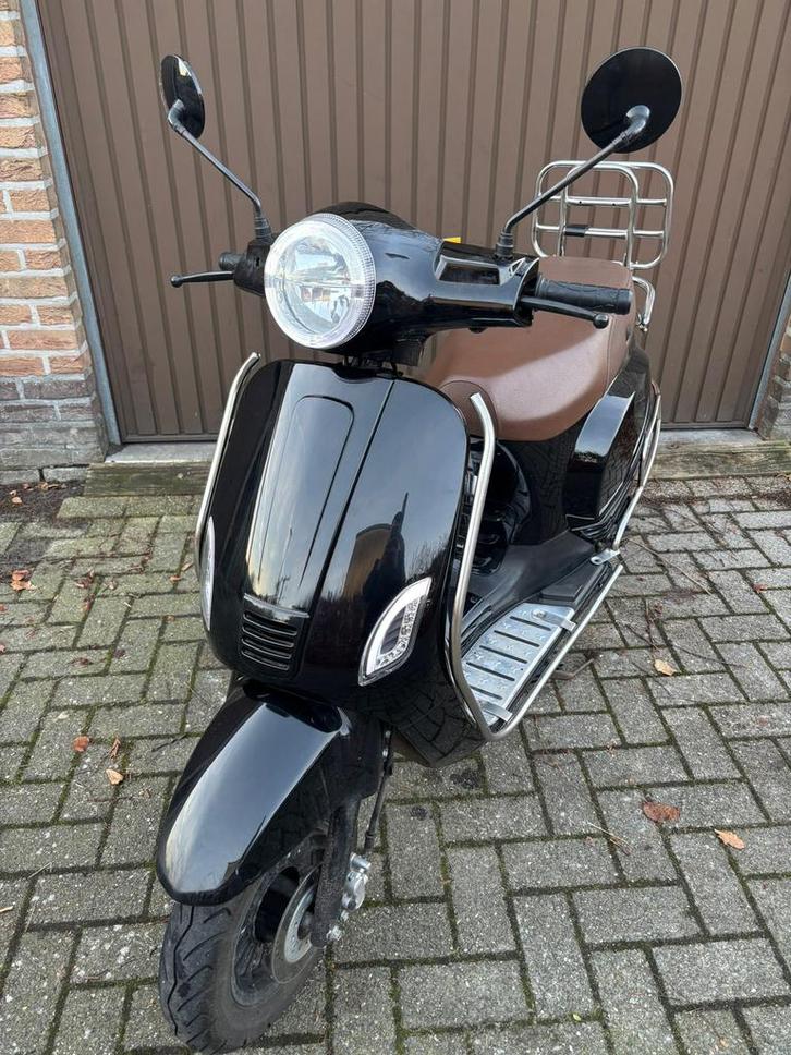 2021 Senzo Rivalux A Klasse, Fietsen en Brommers, Snorfietsen en Snorscooters, Zo goed als nieuw, Overige merken, Benzine, Ophalen