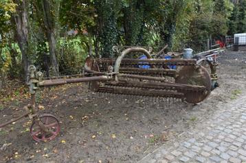 antieke werkende hark / schudder voor paard of tractor beschikbaar voor biedingen