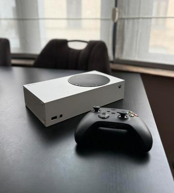 Xbox Series S + Accessoires beschikbaar voor biedingen