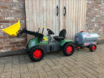 Traptractor fendt met watervat beschikbaar voor biedingen