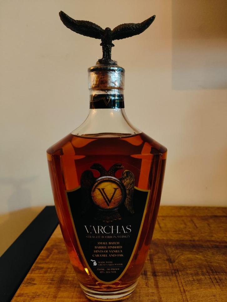 Varchas Straight Bourbon Whiskey – 90 Proof, Verzamelen, Wijnen, Nieuw, Overige typen, Overige gebieden, Vol, Ophalen of Verzenden