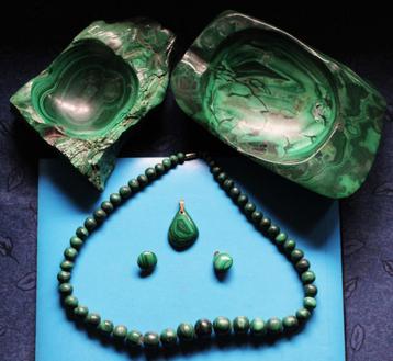 Lot van 3 Kgr. Malachite Inclusief volledige set Juwelen. beschikbaar voor biedingen
