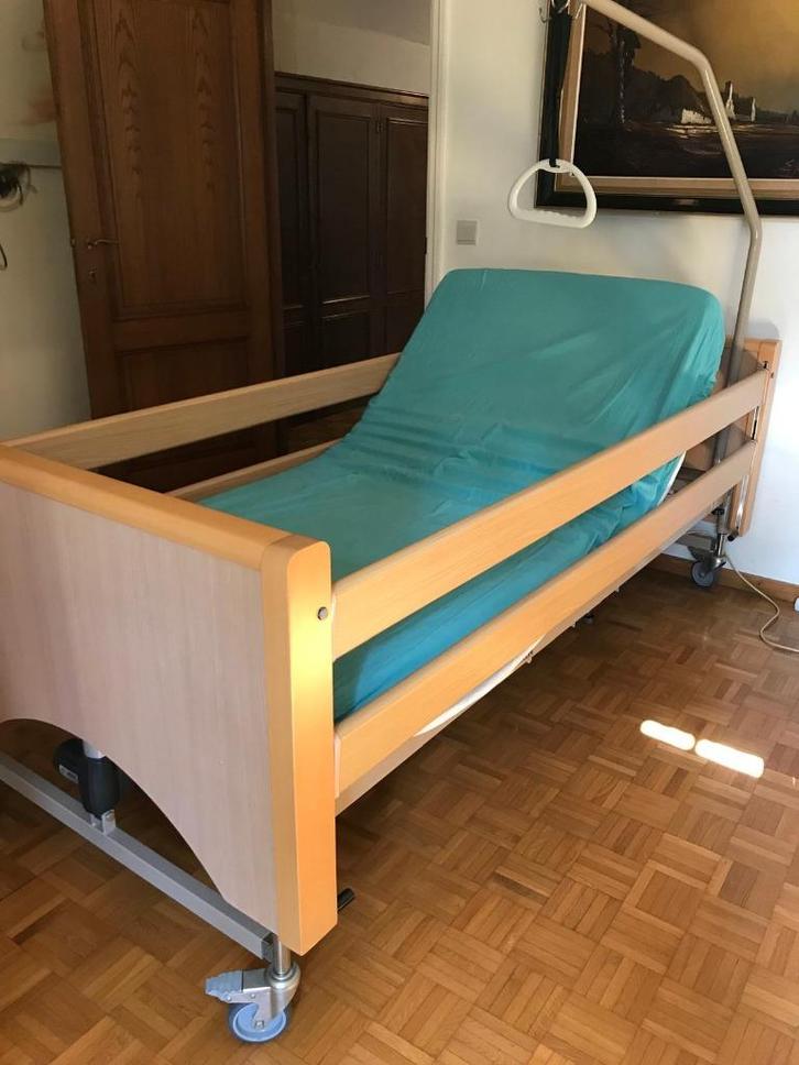 Ziekenhuisbed zorgbed elektrisch merk Vermeiren, Diversen, Verpleegmiddelen, Zo goed als nieuw, Ophalen