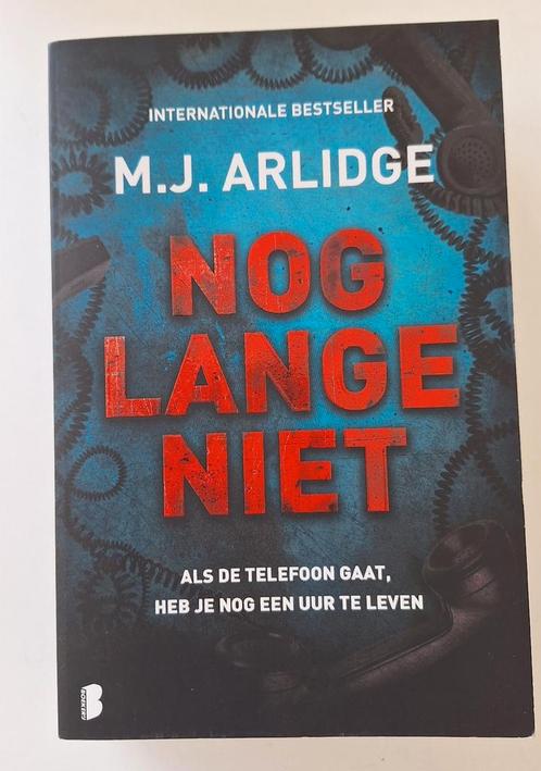 M.J. Arlidge - Nog lange niet, Boeken, Thrillers, Zo goed als nieuw, Ophalen of Verzenden