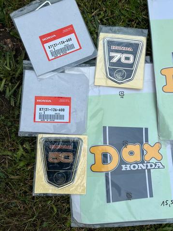 Honda DAX stickers, uitlaat, voorvelg en oliekoeling