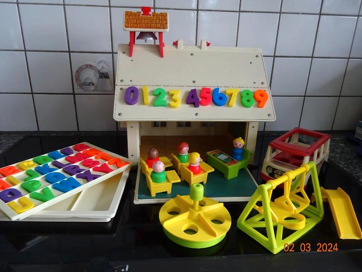 fisher price,retro schooltje met extra mini busje!!! VINTAGE, Kinderen en Baby's, Speelgoed | Fisher-Price, Ophalen of Verzenden