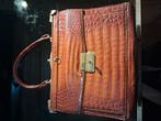 Sac vintage croco marron avec sa petite clé d origine, Enlèvement ou Envoi, Comme neuf