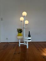 Chantal Ypma Lamp en vintage tafel voor bloemen, Huis en Inrichting, Ophalen, Zo goed als nieuw