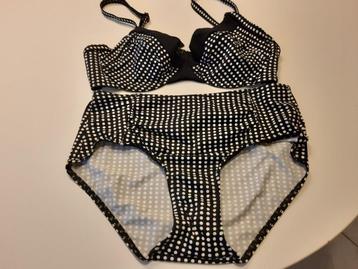 bikini beschikbaar voor biedingen