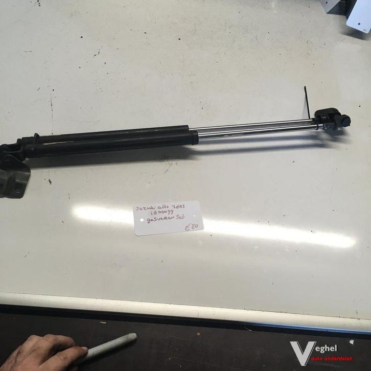 Suzuki Alto 3drs Wagennr 1600099 Gasveren set achterklep, Auto-onderdelen, Carrosserie, Gebruikt, Ophalen of Verzenden