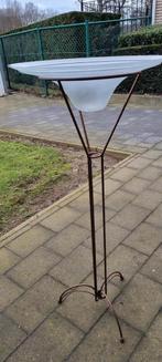 Staander en schaal, Ophalen