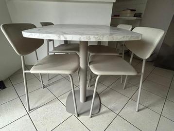 Eettafel Keukentafel beschikbaar voor biedingen