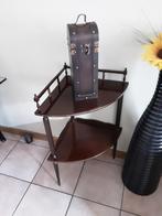 Oude wijnkist met kunstbloemen, Ophalen of Verzenden