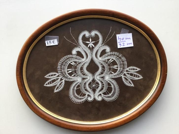 mooi kader met gekloste kant 40 cm op 32 cm, Antiek en Kunst, Curiosa en Brocante, Ophalen of Verzenden