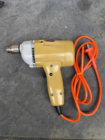 Hand boormachine black decker goede staat beschikbaar voor biedingen