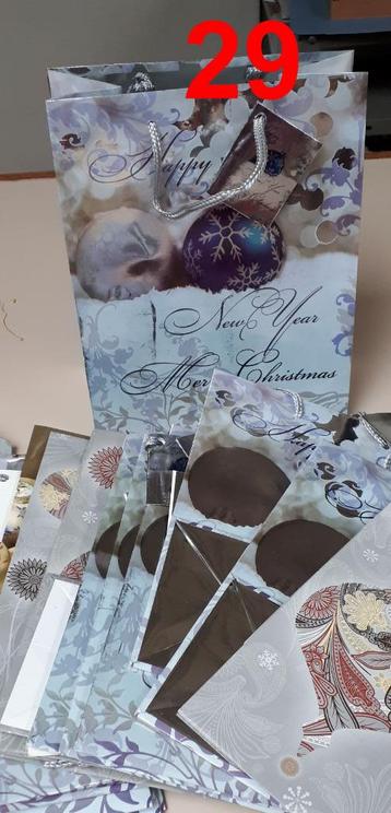 Plastieken en papieren zakjes voor allerlei gebruik beschikbaar voor biedingen