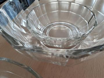 Te koop: Drie mooie glazen vintage kommen . beschikbaar voor biedingen