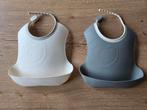 2 siliconen slabbetjes twistshake BPA free, Kinderen en Baby's, Babyvoeding en Toebehoren, Ophalen, Gebruikt