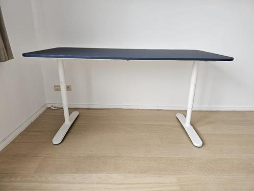 Bureau Ikea Bekant linoleum blauw 160x80, gratis bureaustoel, Huis en Inrichting, Bureaus, Zo goed als nieuw, Bureau, In hoogte verstelbaar