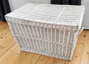 Rotan opbergmand  wit beschikbaar voor biedingen
