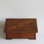 Boîte à bijoux vintage en bois avec incrustation de marquete, Antiquités & Art, Curiosités & Brocante, Enlèvement ou Envoi