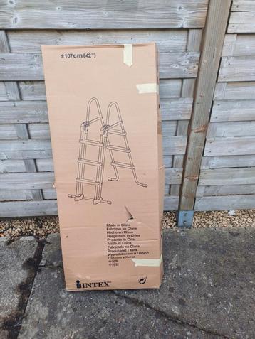 Intex zwembad ladder, kleur grijs, Enlèvement, Comme neuf, Échelle