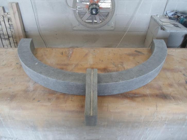 Tour de fenêtre en pierre bleue, Bricolage & Construction, Plinthes & Finitions, Neuf, Rebords de fenêtre, Pierre de taille, 100 à 150 cm