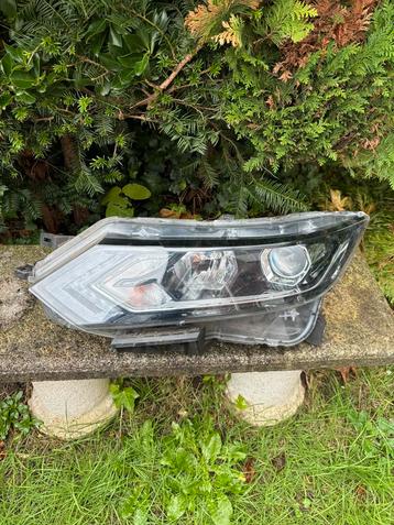 Phare gauche LED NISSAN QASHQAI II châssis J11 ph.2 année  beschikbaar voor biedingen