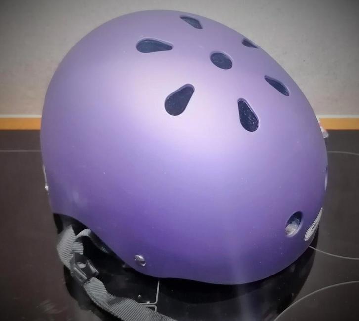 BXL  Deux nouveaux casques d'enfant 6-9 ans,  avec lumière, Sport en Fitness, Skeelers, Nieuw, Bescherming, Kinderen, Ophalen of Verzenden