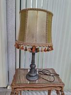 Lamp met kap in varkensblaas en voet in tin, Huis en Inrichting, Ophalen, Zo goed als nieuw, Metaal, 50 tot 75 cm