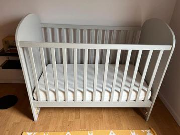 Babybedje met matras - verstelbaar in de hoogte beschikbaar voor biedingen